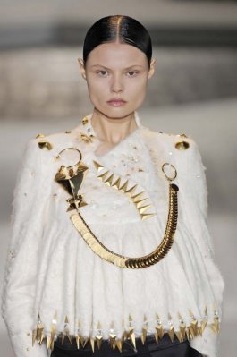 Givenchy Haute Couture F/W 09.10 - Magdalena Frackowiak