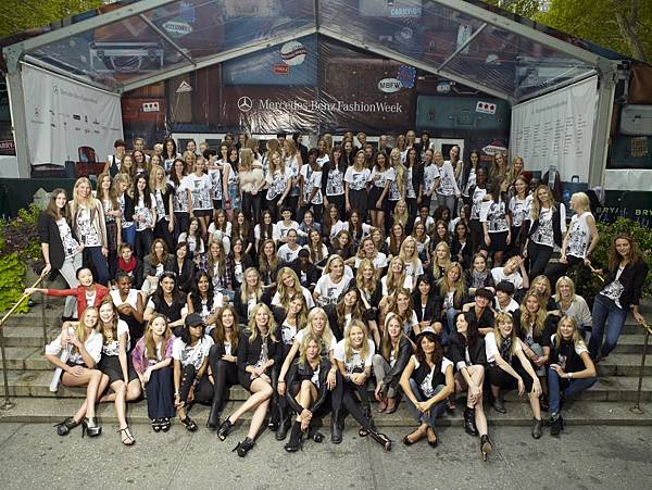  Patrick Demarchelier captured 100 models in front of the Tents sporting Fashion’s Night Out 