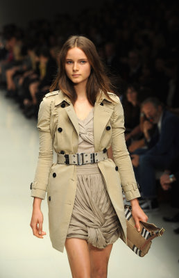 Burberry Prorsum S/S 2010 - Anna De Rijk 