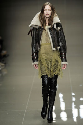 Burberry Prorsum F/W 2010 - Karmen Pedaru