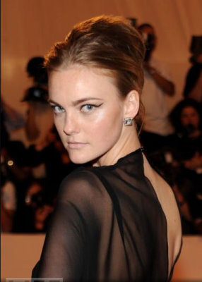 Met Gala 2010 -  Caroline Trentini