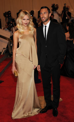 Met Gala 2010 - Natasha Poly & Noah Mills