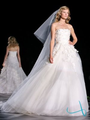 Barcelona Bridal Week 2010 - Toni Garrn 