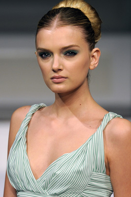 Oscar de la Renta S/S 2011 : Lily Donaldson