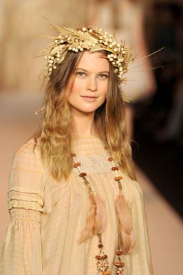 Anna Sui S/S 2011 : Behati Prinsloo