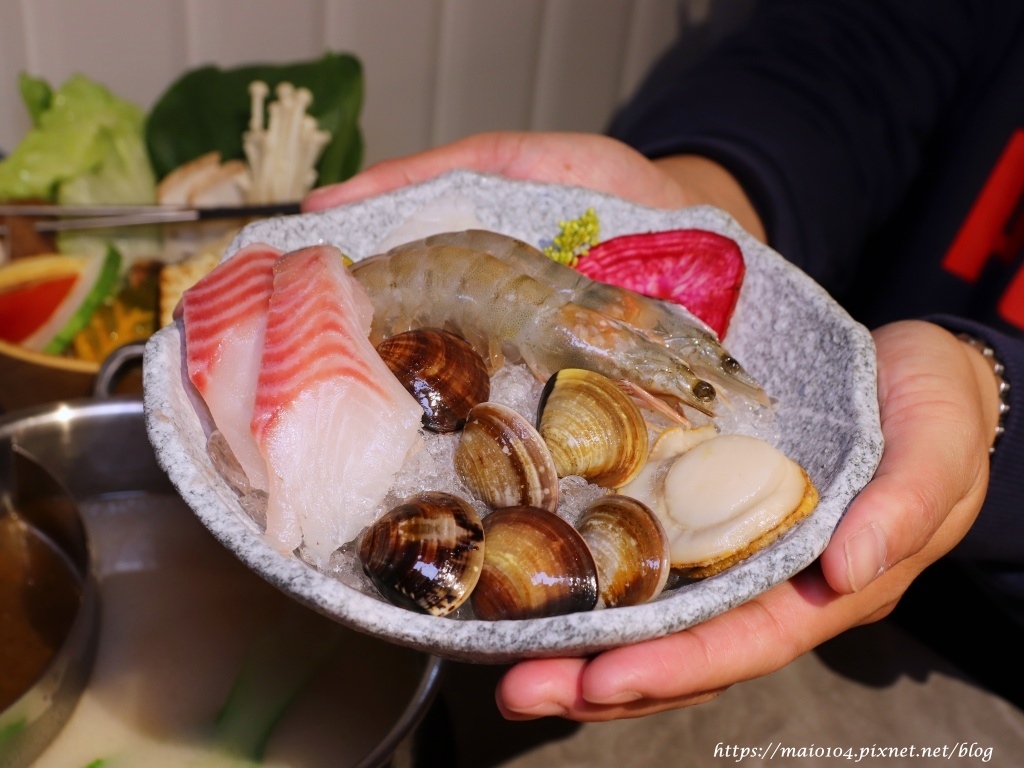 台北中山區美食｜呷哺呷哺火鍋～一個人也能享受鴛鴦鍋，自助吧主