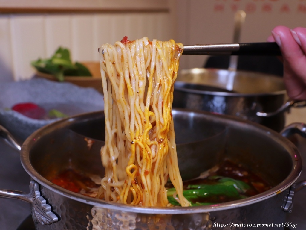 台北中山區美食｜呷哺呷哺火鍋～一個人也能享受鴛鴦鍋，自助吧主