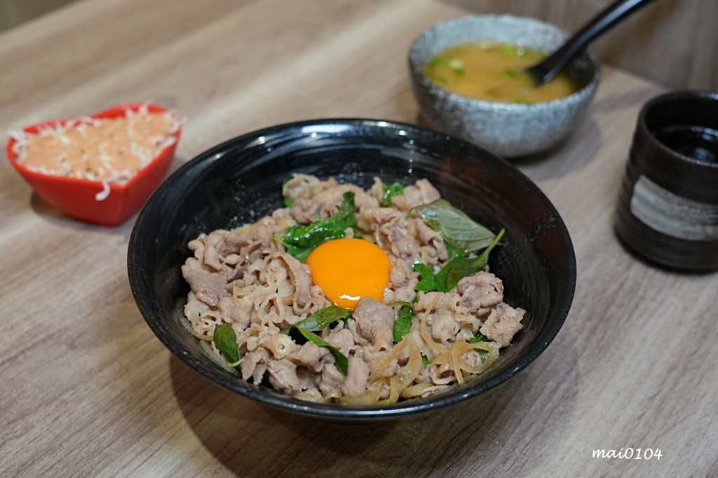 桃園美食｜新丼創意丼飯專賣～多達20多種丼飯選擇，提供麥茶、