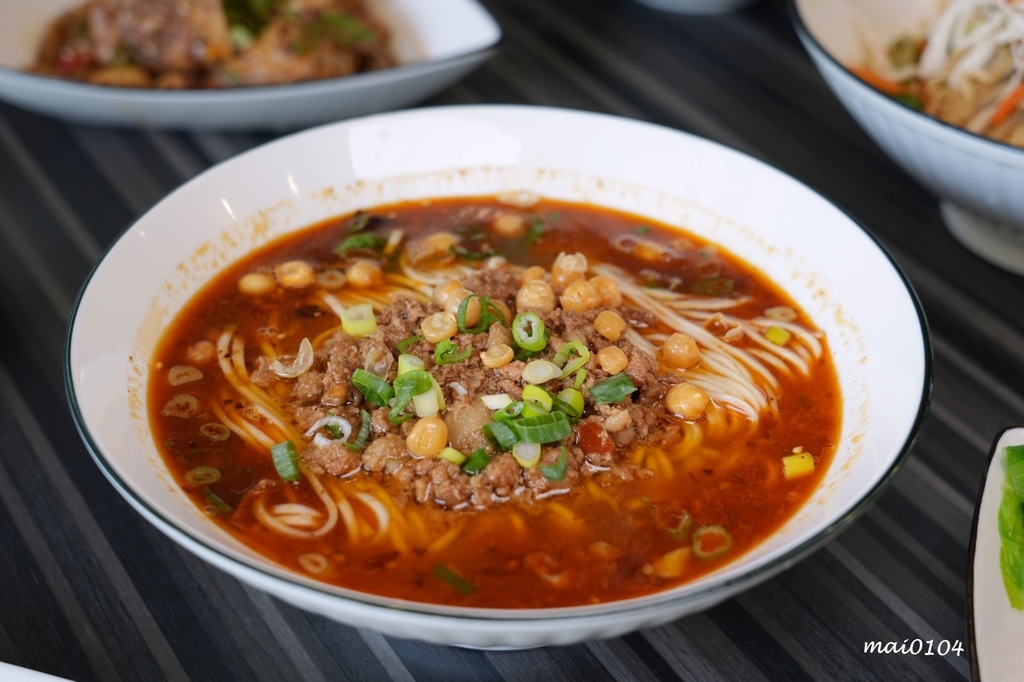 桃園平鎮美食｜饗吃麻辣重慶小麵～四川道地麵食，酸辣粉、老壇酸