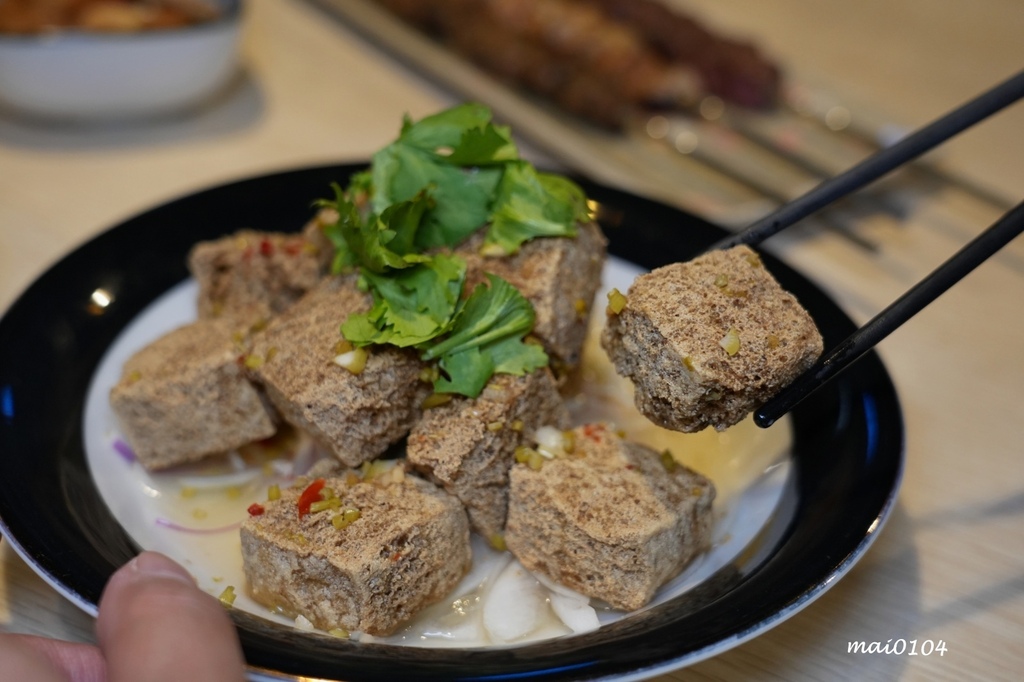 桃園美食｜三川燒烤創意料理～隱身在桃園觀光夜市巷弄內美食，提