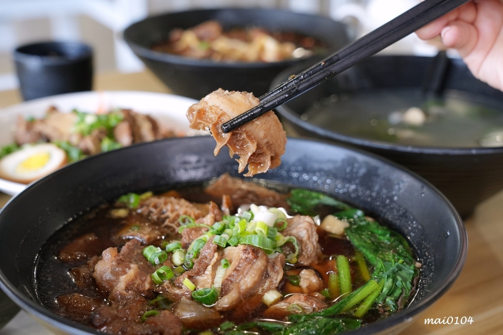 中壢牛肉麵推薦｜鍾小勤麵食館～免費加麵、加湯，豆花、飲料無限