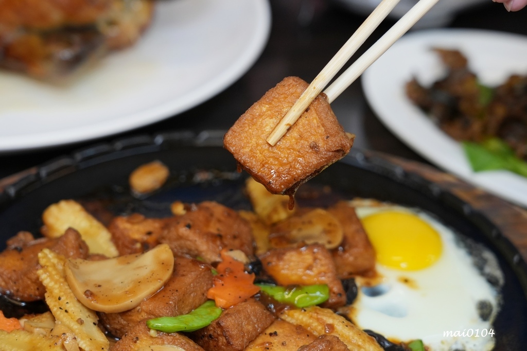 宜蘭美食推薦｜百匯窯烤雞餐廳～二連霸榮獲十大好食餐廳，窯烤雞