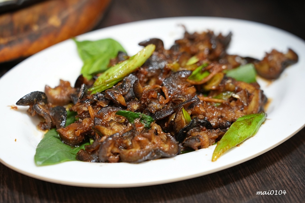 宜蘭美食推薦｜百匯窯烤雞餐廳～二連霸榮獲十大好食餐廳，窯烤雞