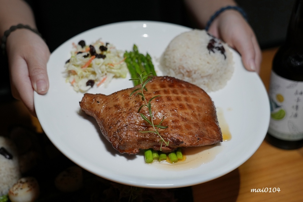 板橋美食｜橙子美式炭烤餐廳～板橋美式炭烤餐廳也是餐酒館，價格