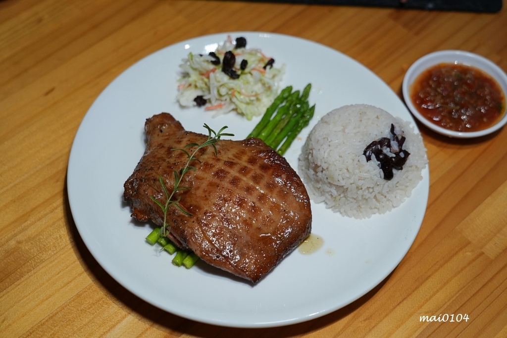 板橋美食｜橙子美式炭烤餐廳～板橋美式炭烤餐廳也是餐酒館，價格