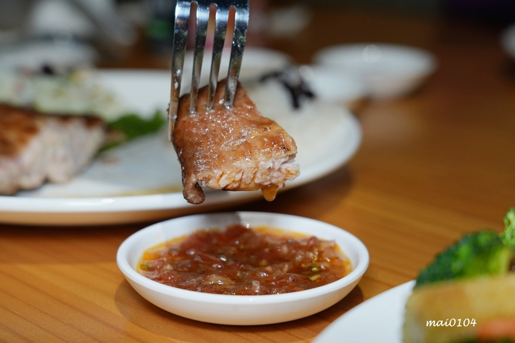 板橋美食｜橙子美式炭烤餐廳～板橋美式炭烤餐廳也是餐酒館，價格