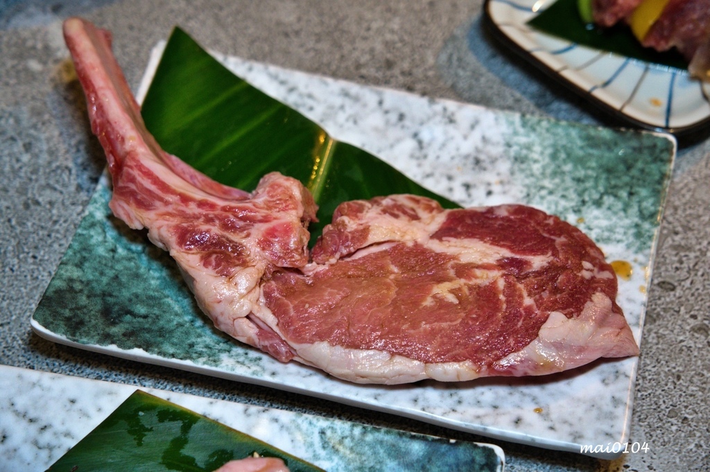 桃園燒肉吃到飽｜鬥佐碳火燒肉職人桃園店～日本A5和牛、鮭魚菲