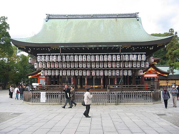 掛滿燈籠的八坂神社