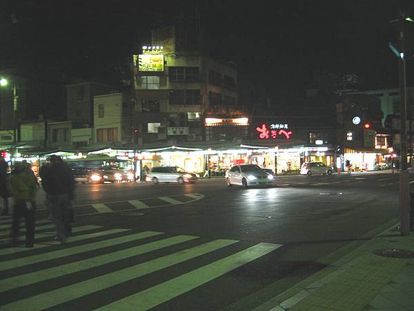 晚上搭公車來到祇園吃鰻魚飯