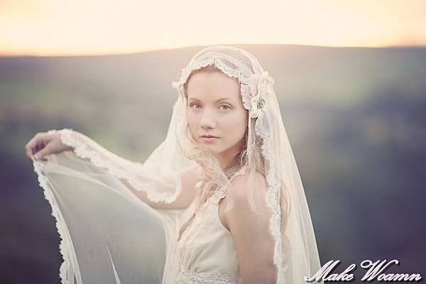 Silver-Sixpence-In-Her-Shoe-Headpieces-Accessories-Vineyard-Shoot-Katy-Lunsford-Photography20