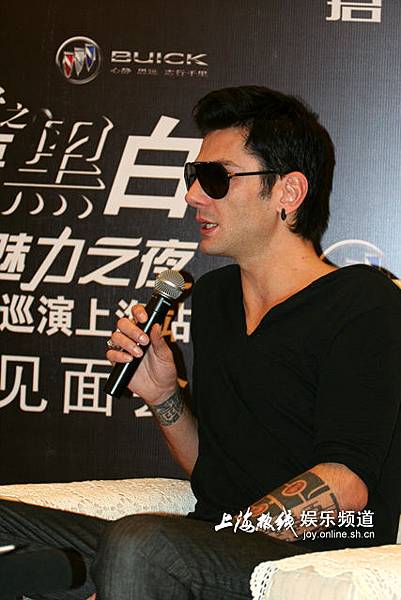 Maksim Mrvica in Shanghai, China 2011.12.10-02.jpg