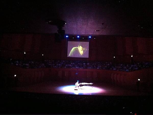 Maksim performing at Seoul Arts Centre concert hall on 6th July 2012-01