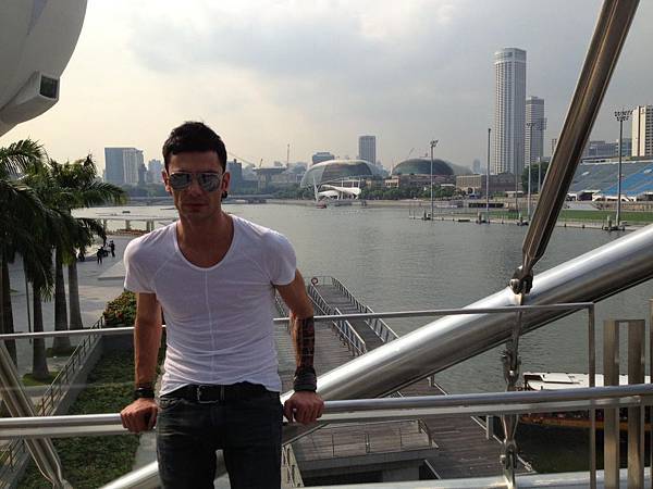 Maksim in Singapore on 28th Nov.-01