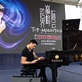 Maksim in Changsha, China, June 2013 -03