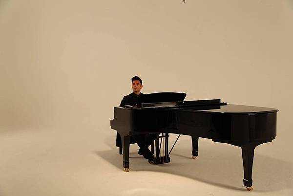 Some photos from Maksim's video shoot for Ballet Moderne-05.jpg