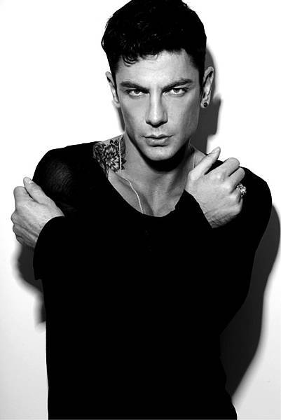 Some photos from the photoshoot Maksim did with photographer Sime Eskinja-02.jpg