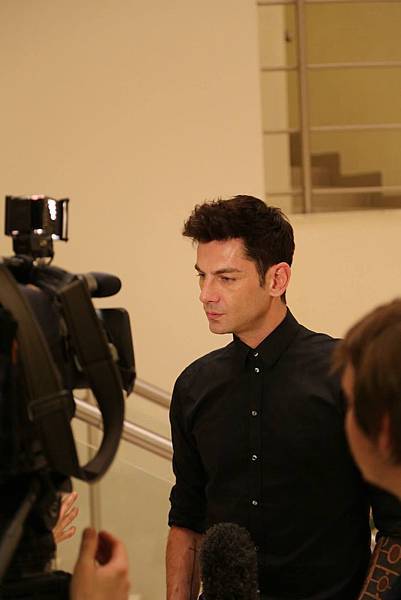 Maksim in Moscow-03 - Maksim giving interview for Russian TV..jpg