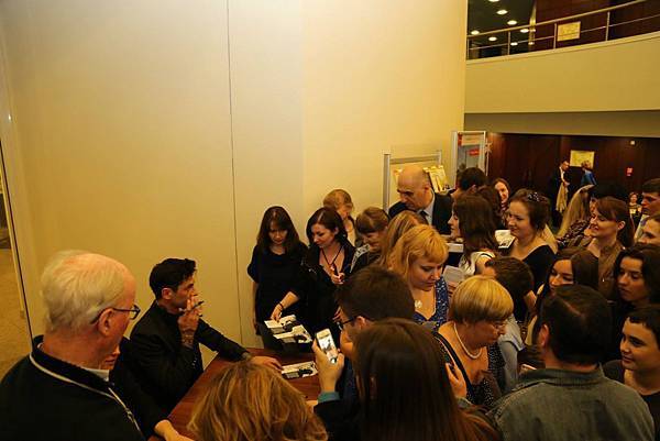 Maksim in Moscow-09 - Signing session after the show..jpg