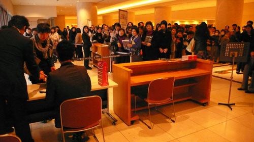 Maksim in Singapore-Japan, November 2009-06.jpg