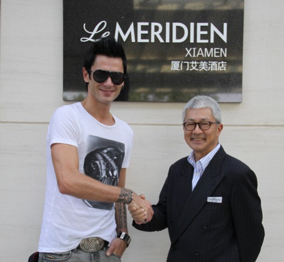 Croatian Pianist Maksim Mrvica and Mr. David Katemopoulos, General Manager of Le Meridien Xiamen.jpg