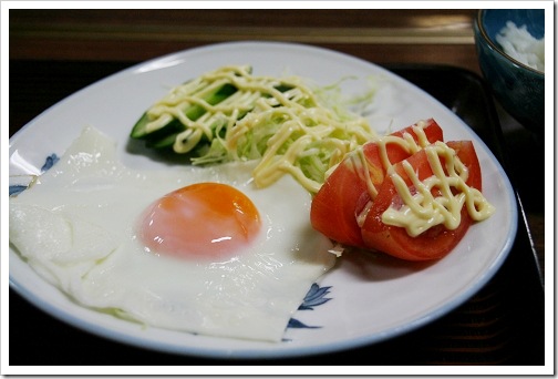 25710620:[食] 民宿岩田館 朴葉味噌・玉子焼き・焼魚 (早餐)