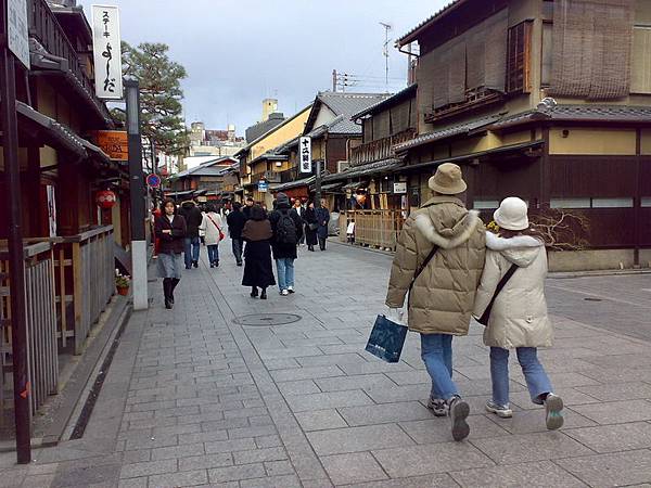 京都-祇園-花間小路-旁邊都是日式古建築