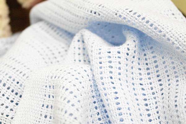 Cellular blanket blue1