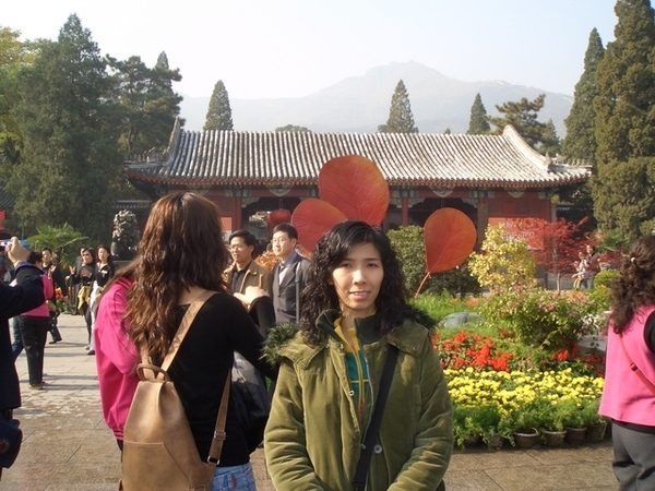 香山公園的正門, 討厭的女人在後面礙手礙腳