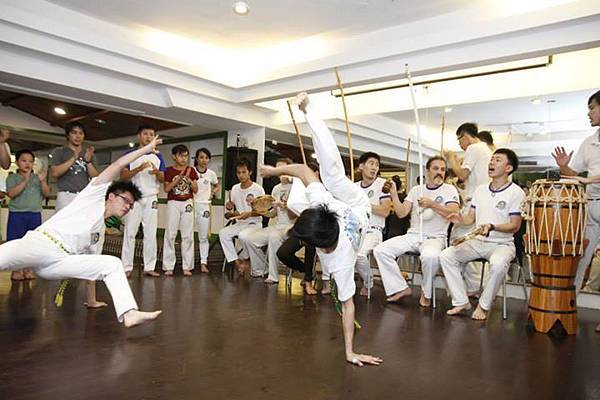 E capoeira, e capoeira.jpg