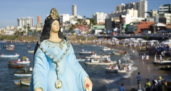 baianos-comemoram-86-anos-da-festa-de-iemanja-1265117292016_560x300.jpg