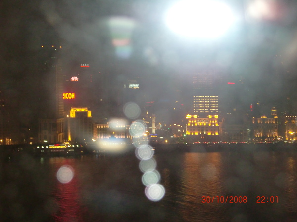 從浦東香格里拉酒店Bund View Room 影的外灘夜景