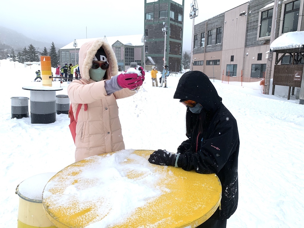 ＜日本＞2023全家人解封日本行~星野磐梯山滑雪 夜晚比白天