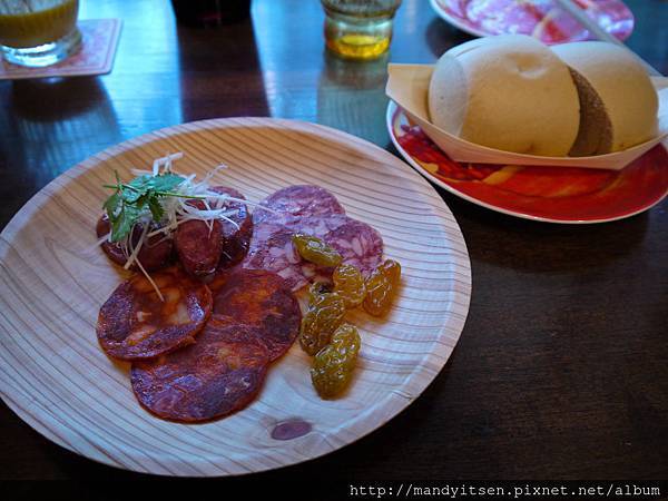 百合食堂之台灣香腸和西班牙火腿拼盤