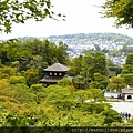 從山道俯瞰銀閣寺與京都市景