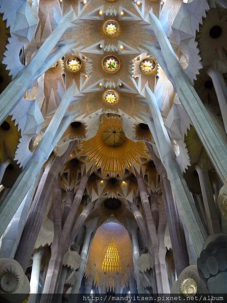 聖家堂拱頂（加泰隆尼亞拱）