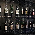 益や酒店的日本酒牆