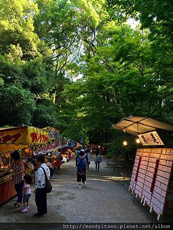 下鴨神社參道上的屋台（攤販）