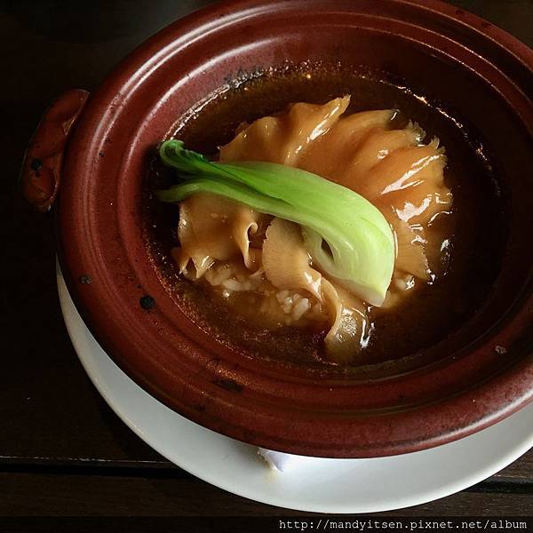 美人膳的重頭戲：魚翅鍋（飯）