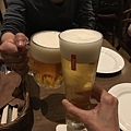 用捷克啤酒與義大利啤酒乾杯