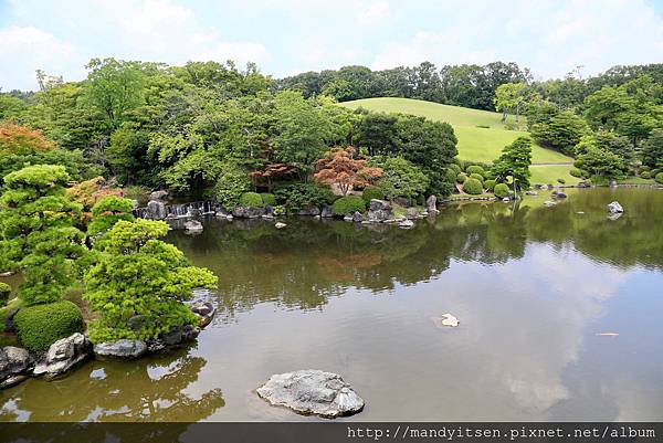 日本庭園的心字池